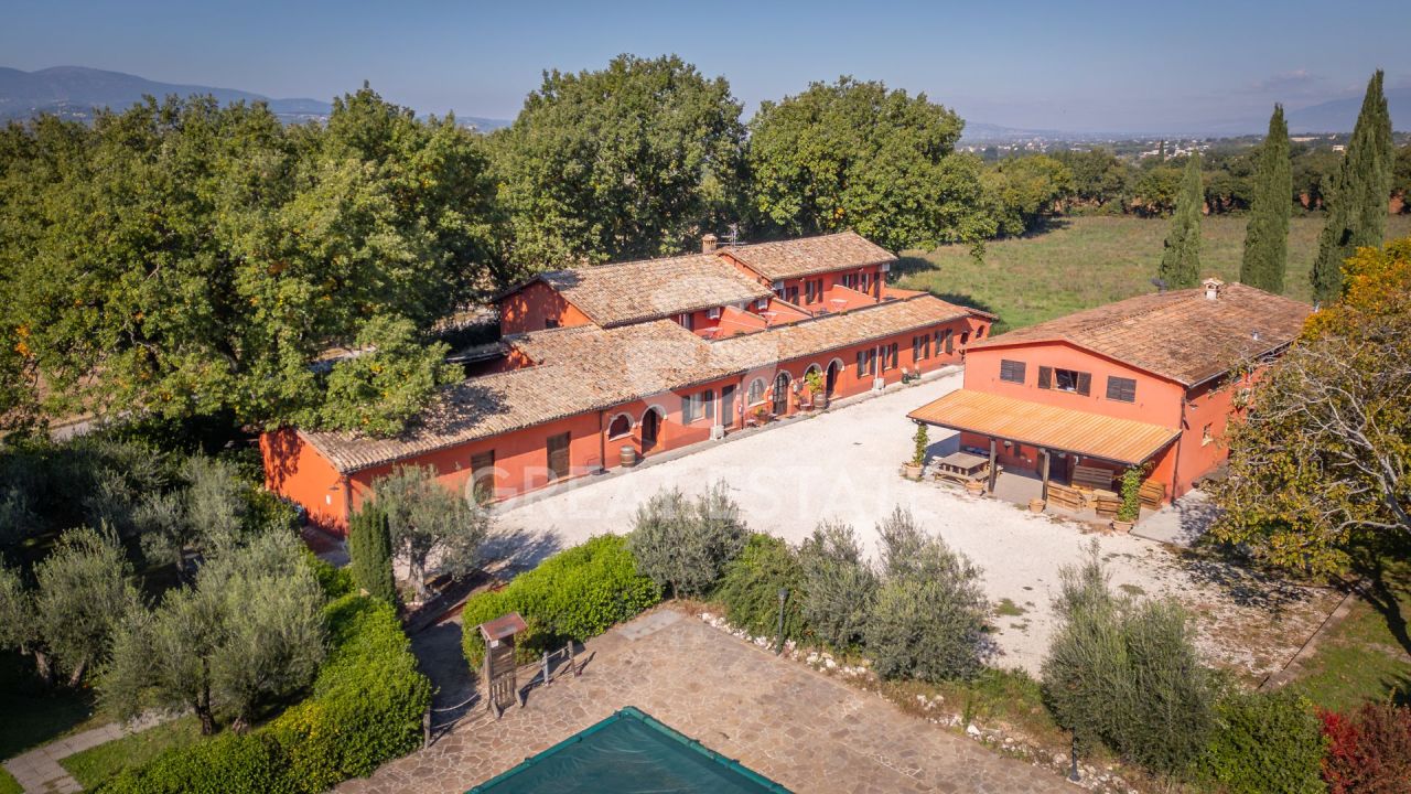 Отель, гостиница в Сполето, Италия, 759.2 м² - фото 2