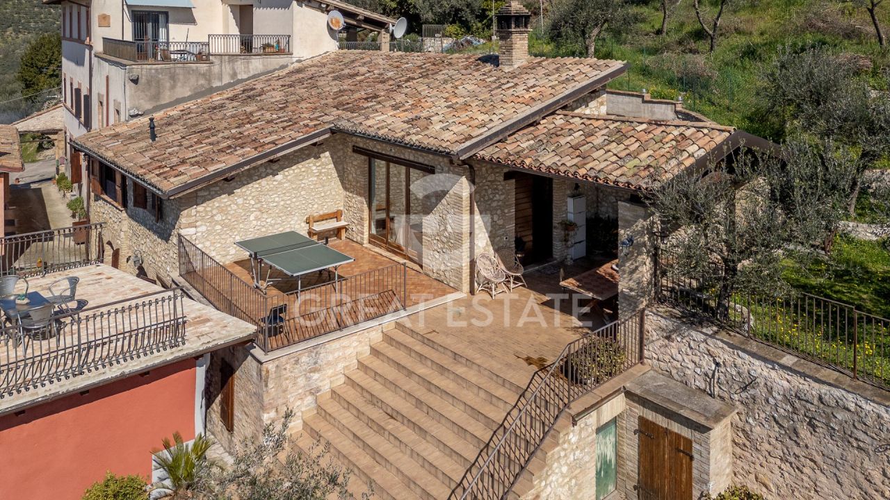 Дом в Треви, Италия, 203 м² - фото 3