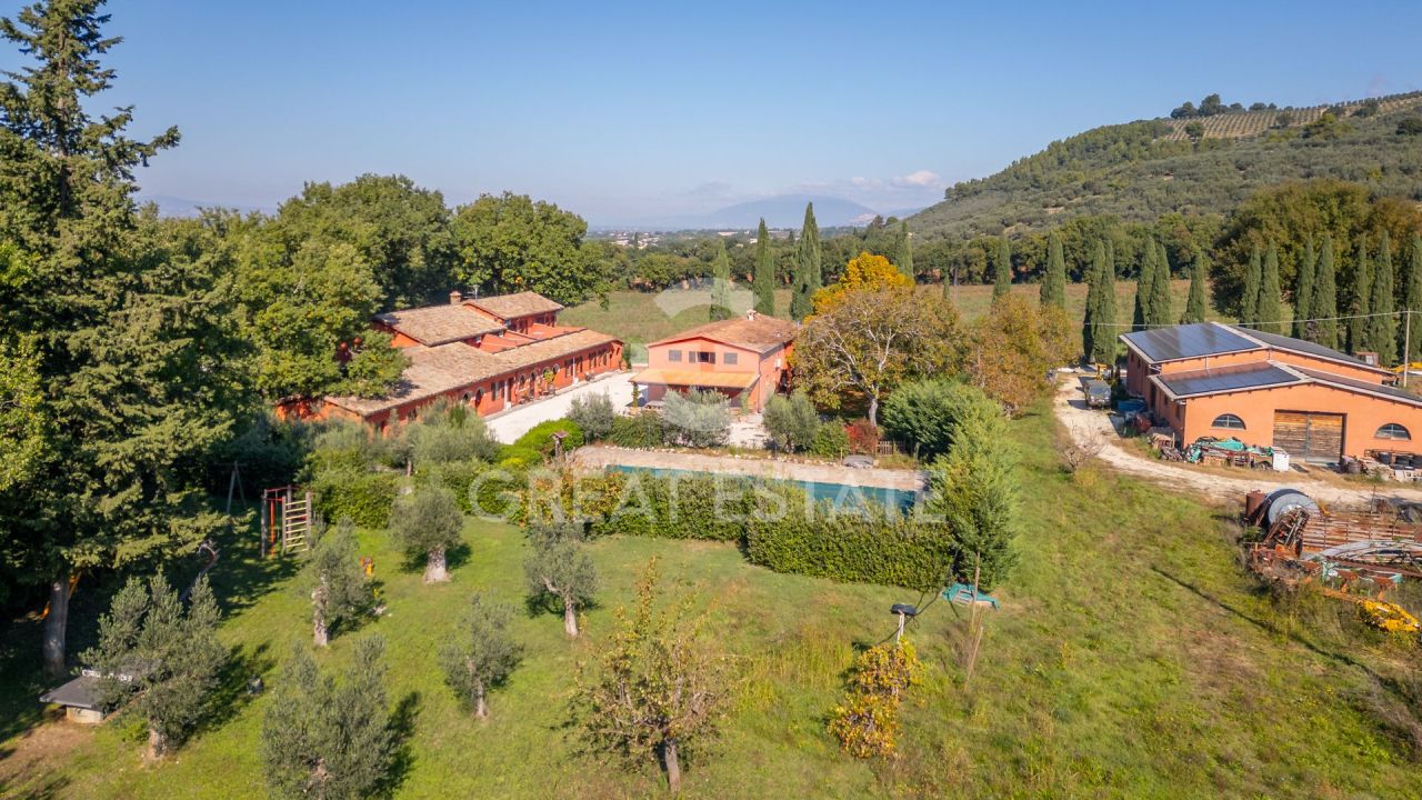 Отель, гостиница в Сполето, Италия, 759.2 м² - фото 4