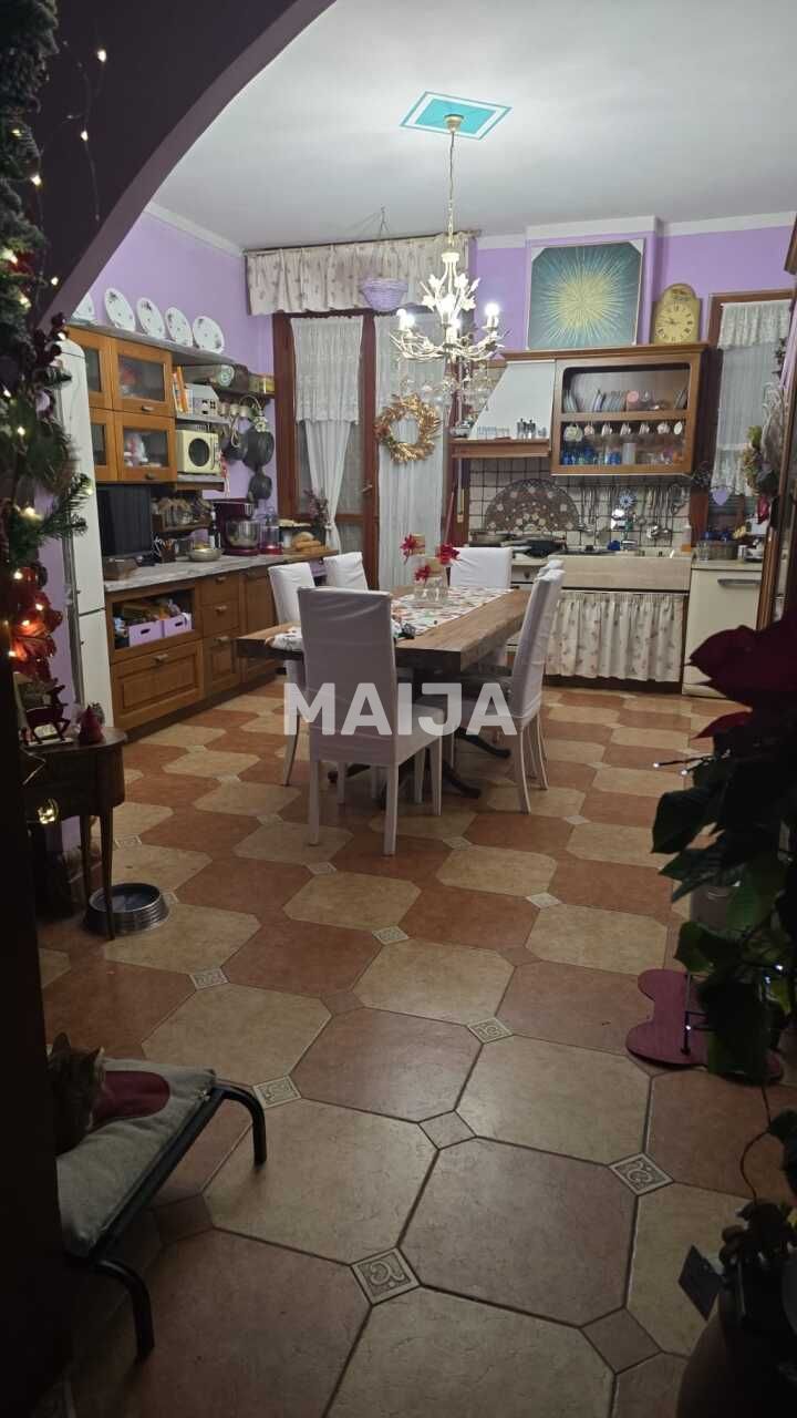 Вилла в Пистое, Италия, 380 м² - фото 3