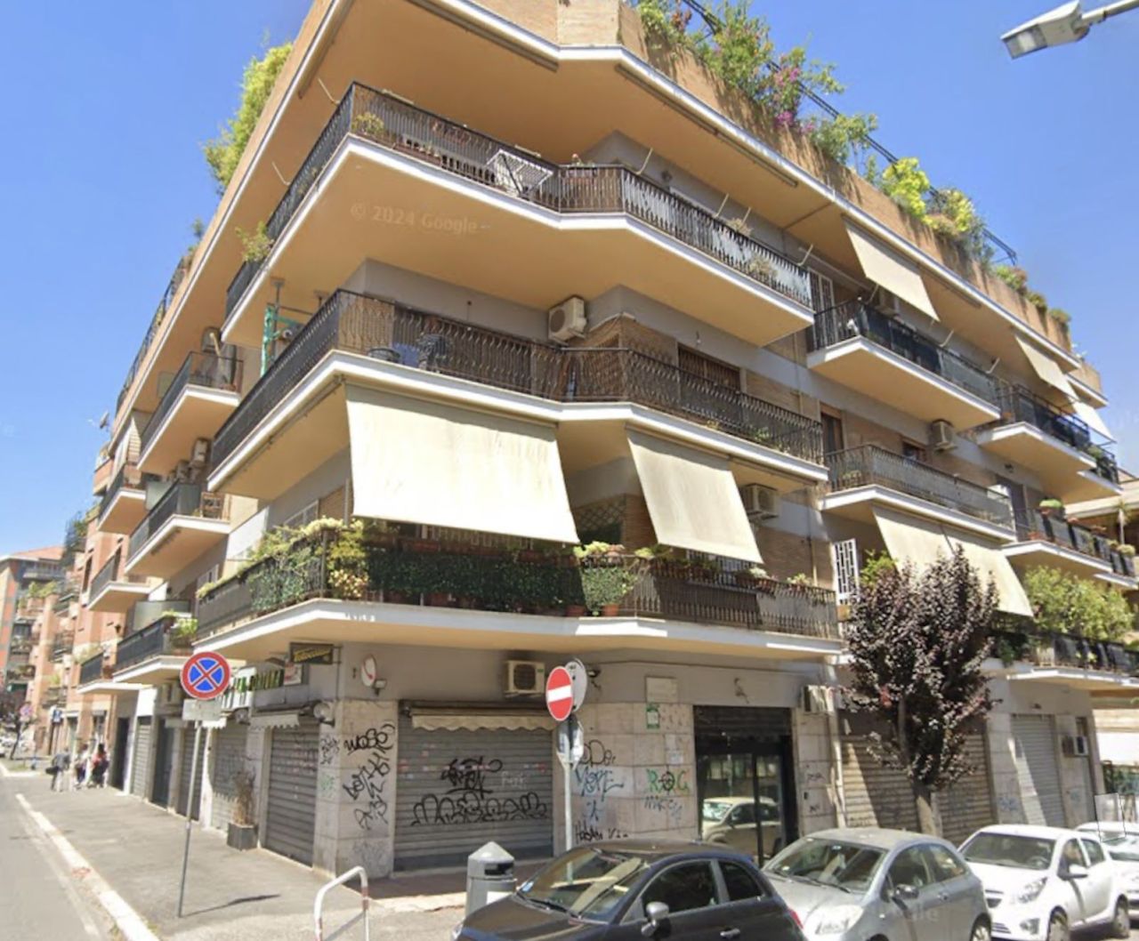 Магазин в Риме, Италия, 70 м² - фото 1