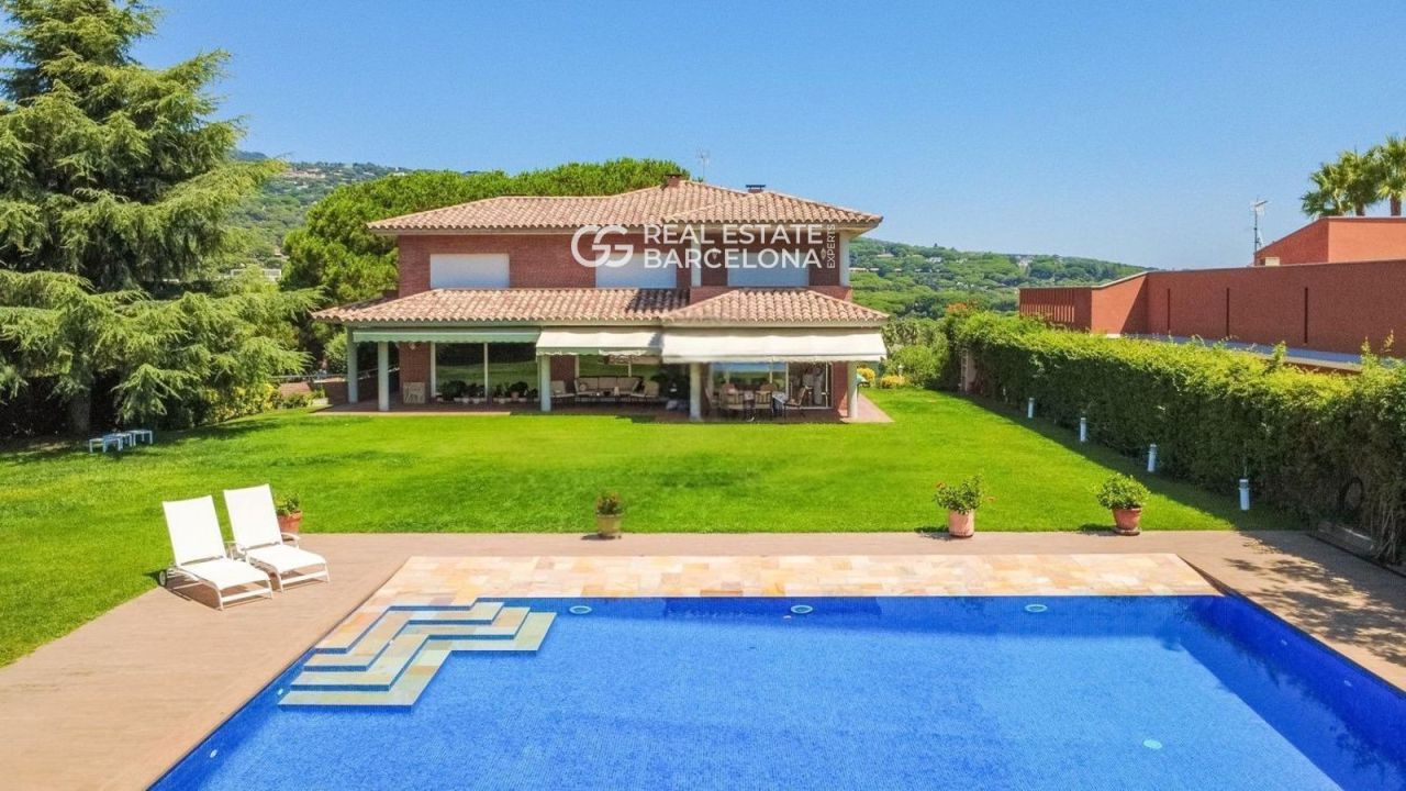 Дом Barcelona, Sant Andreu de Llavaneres, Испания, 784 м² - фото 1