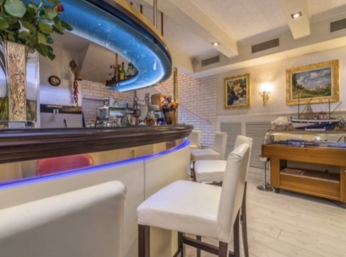 Кафе, ресторан в Кампионе-д'Италия, Италия, 338 м² - фото 6