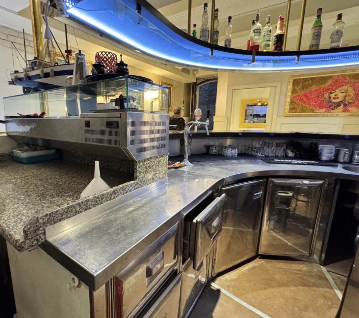 Кафе, ресторан в Кампионе-д'Италия, Италия, 338 м² - фото 15