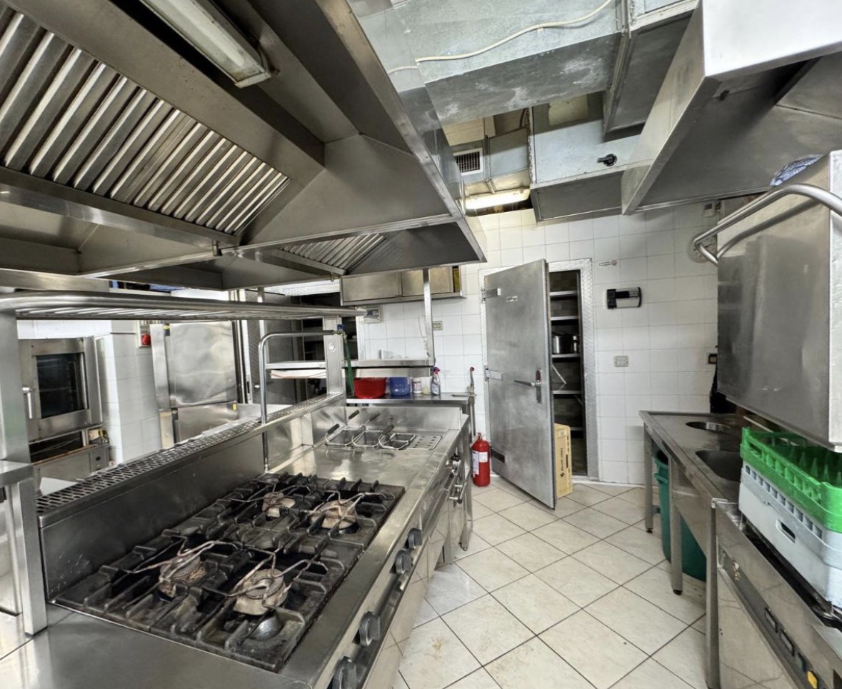 Кафе, ресторан в Кампионе-д'Италия, Италия, 338 м² - фото 16