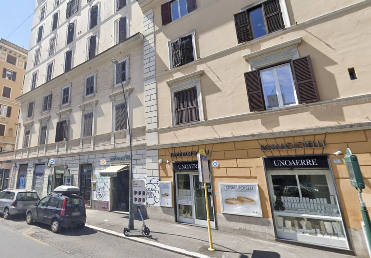 Магазин в Риме, Италия, 75 м² - фото 1