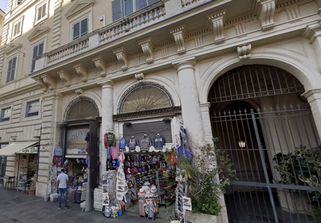 Магазин в Риме, Италия, 70 м² - фото 2