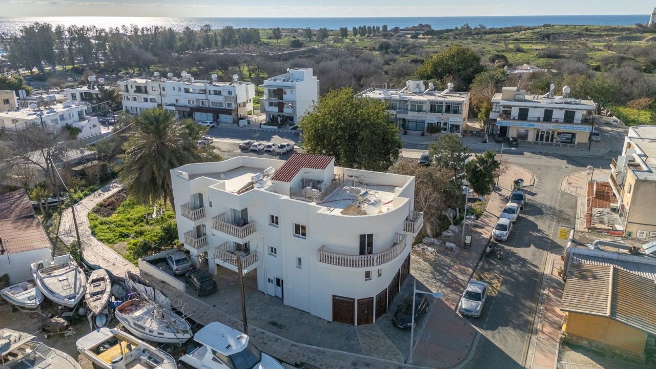 Коммерческая недвижимость в Пафосе, Кипр, 254 м² - фото 1
