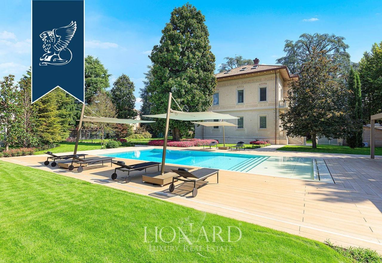 Вилла в Милане, Италия, 900 м² - фото 1