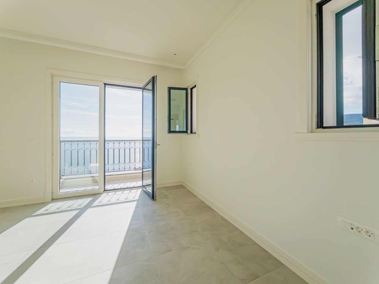 Апартаменты в Тивате, Черногория, 104 м² - фото 14