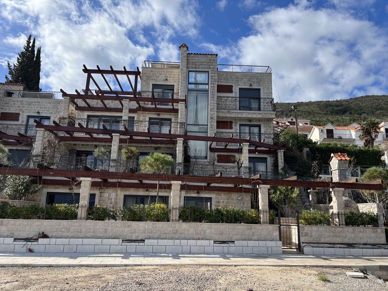 Вилла в Тивате, Черногория, 330 м² - фото 1