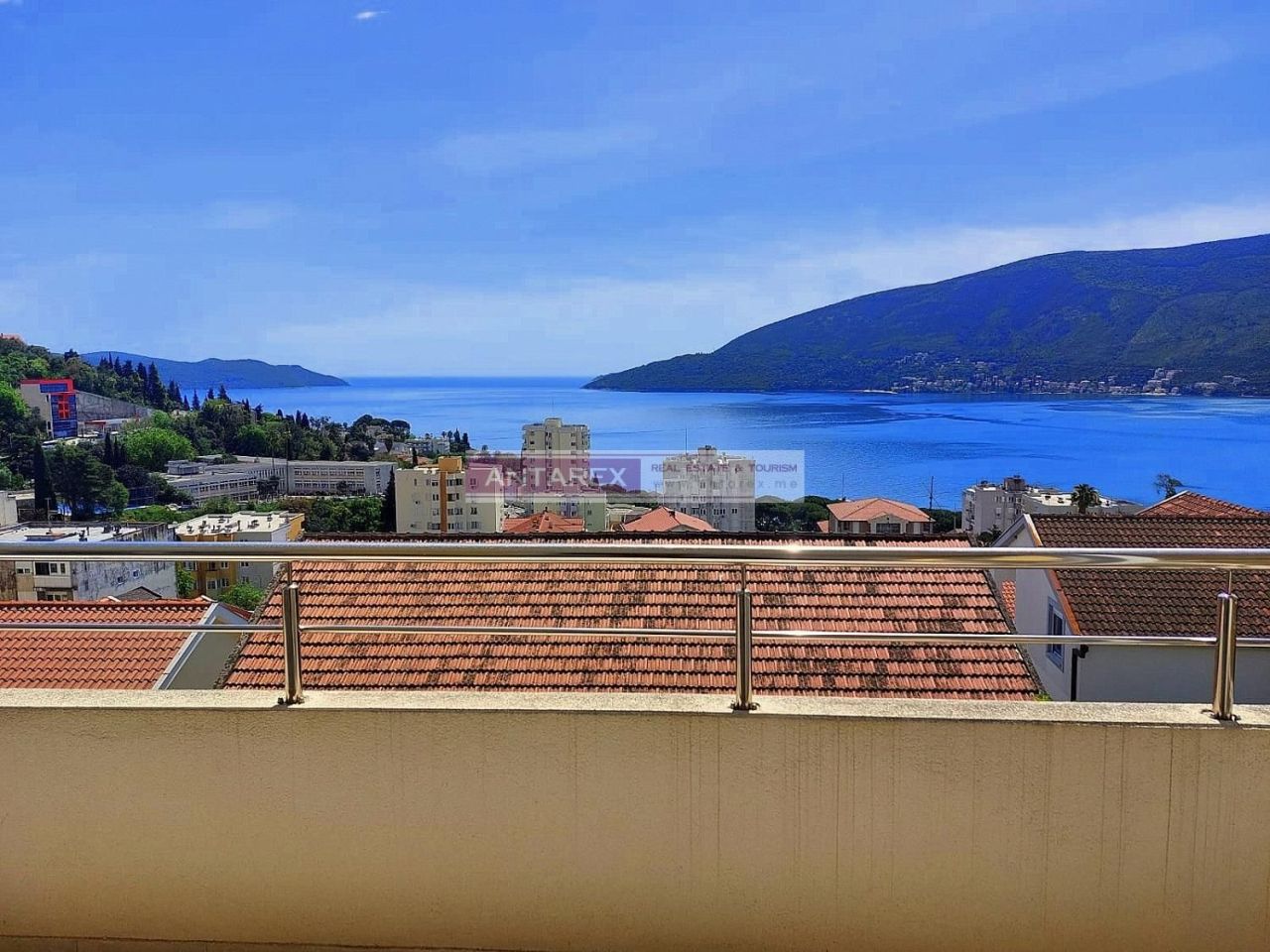 Апартаменты в Херцег-Нови, Черногория, 91 м² - фото 1