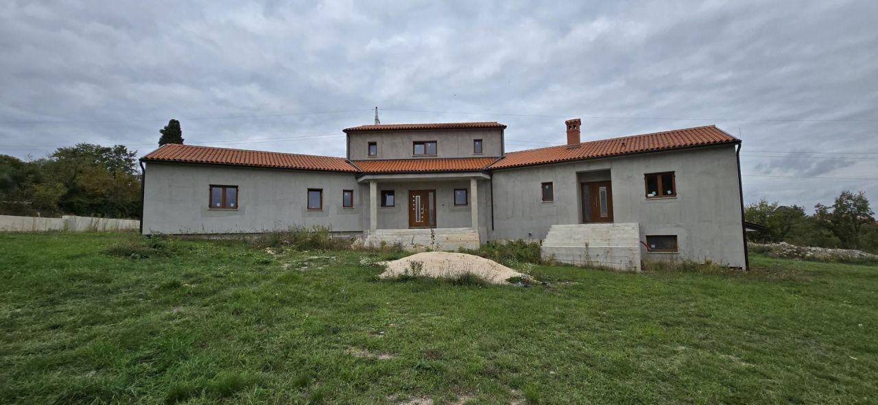Вилла в Ровини, Хорватия, 550 м² - фото 1