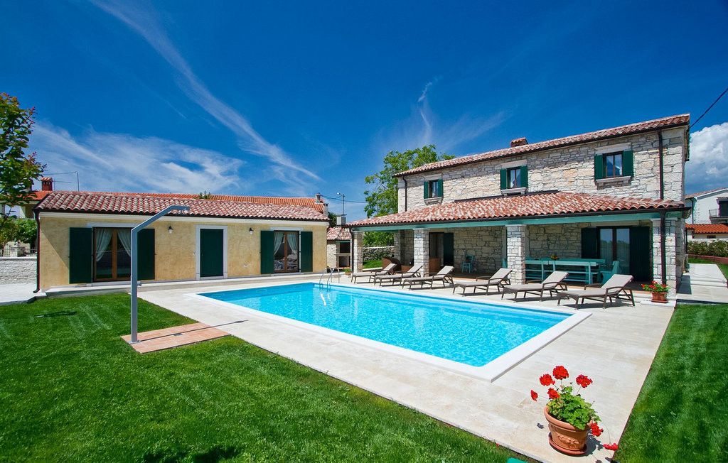 Вилла в Тиняне, Хорватия, 230 м² - фото 2