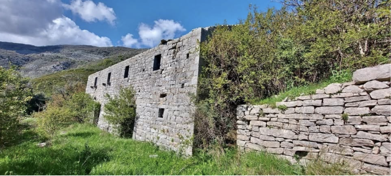 Дом под реконструкцию в Херцег-Нови, Черногория, 111 м² - фото 2