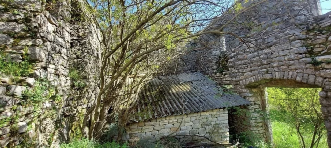 Дом под реконструкцию в Херцег-Нови, Черногория, 111 м² - фото 4