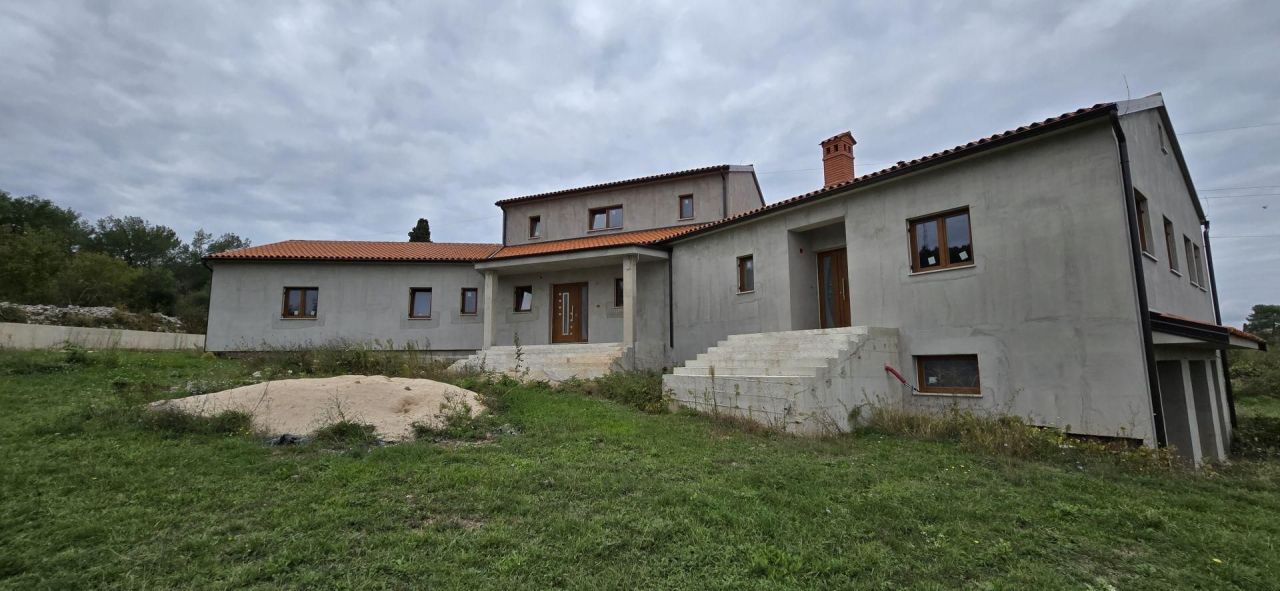 Вилла в Ровини, Хорватия, 550 м² - фото 2