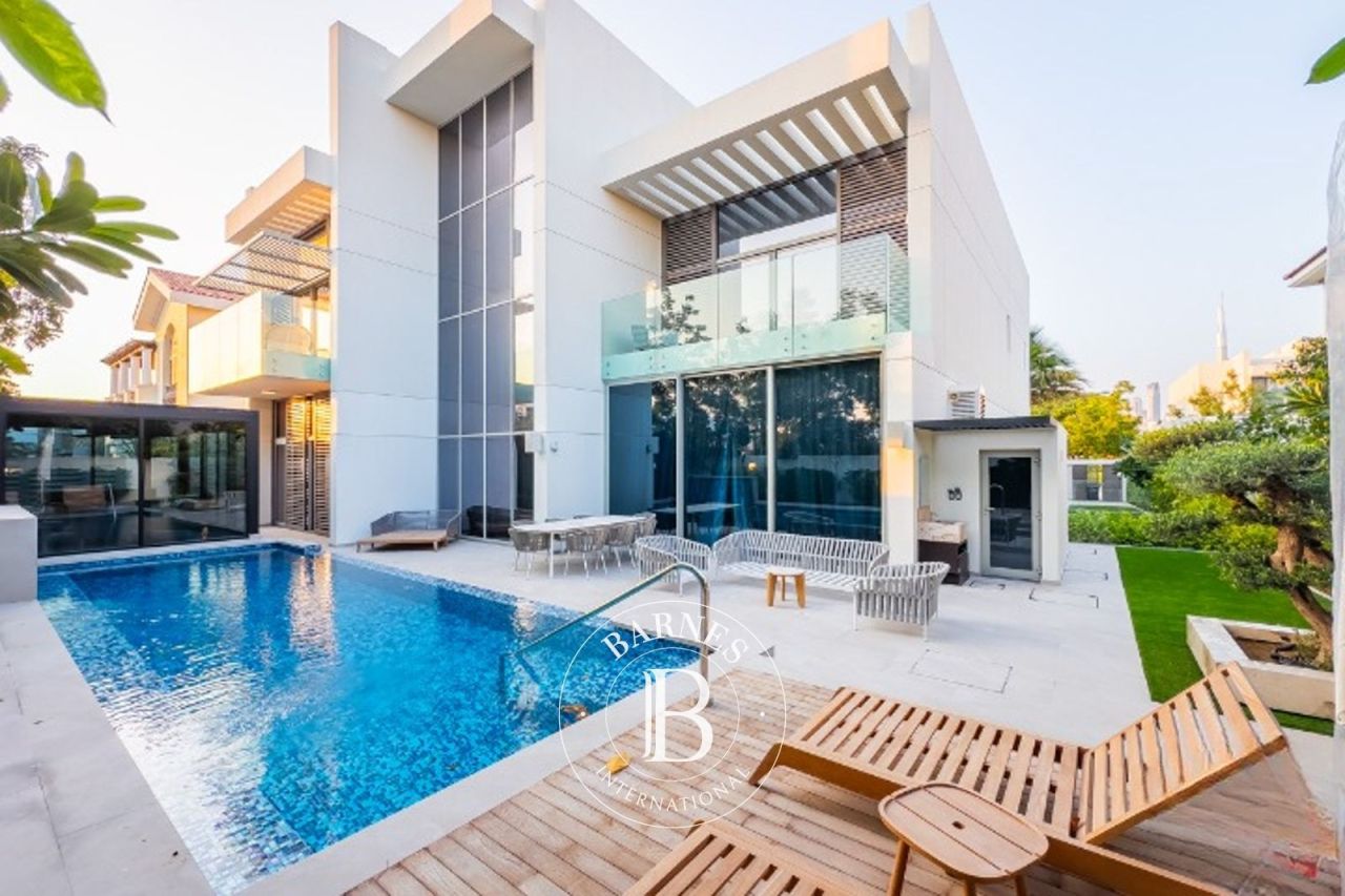 Вилла в Дубае, ОАЭ, 726.8 м² - фото 1