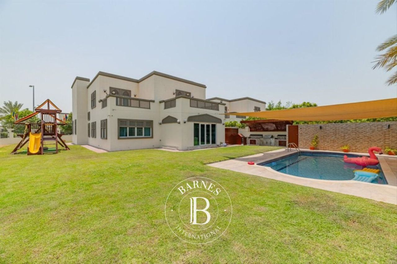 Вилла в Дубае, ОАЭ, 402.7 м² - фото 1