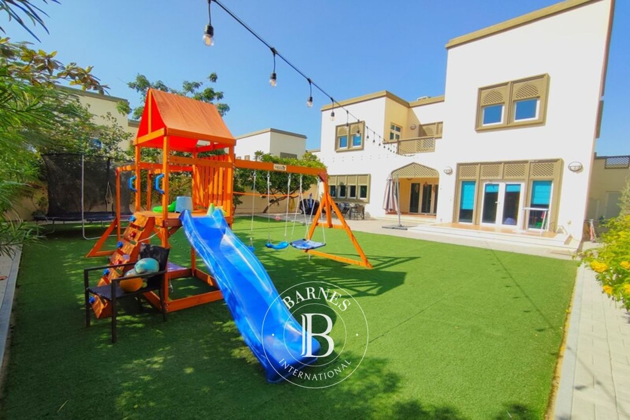 Вилла в Дубае, ОАЭ, 284.6 м² - фото 2