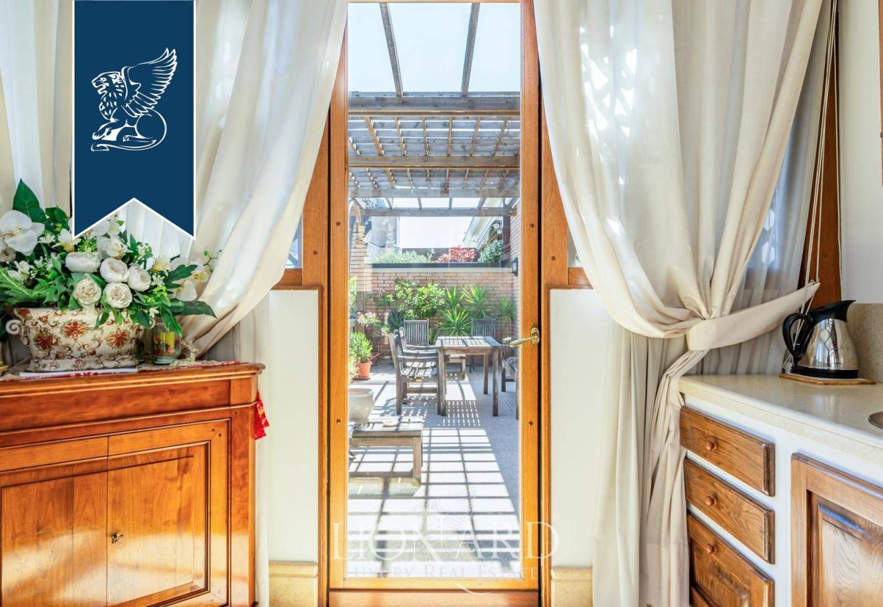 Апартаменты в Милане, Италия, 200 м² - фото 11