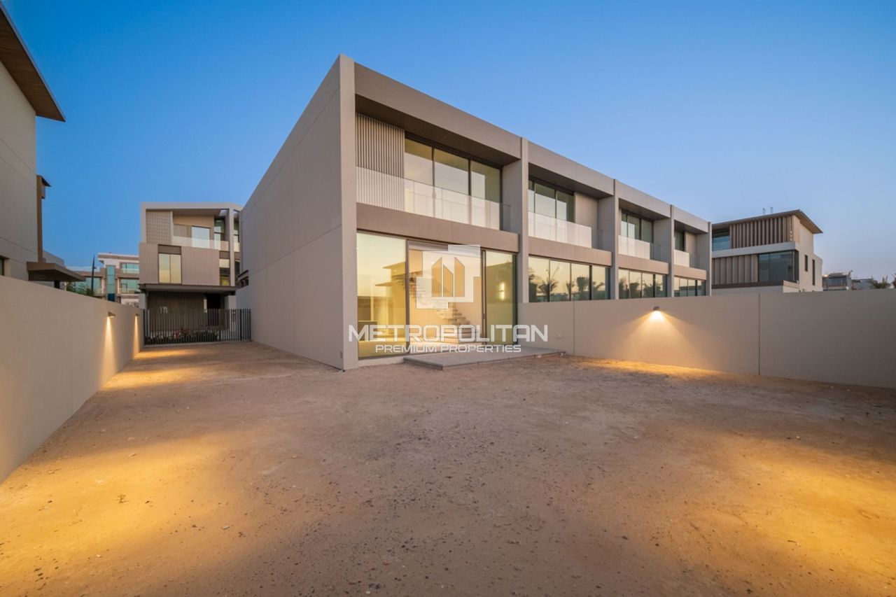 Таунхаус в Дубае, ОАЭ, 249 м² - фото 1