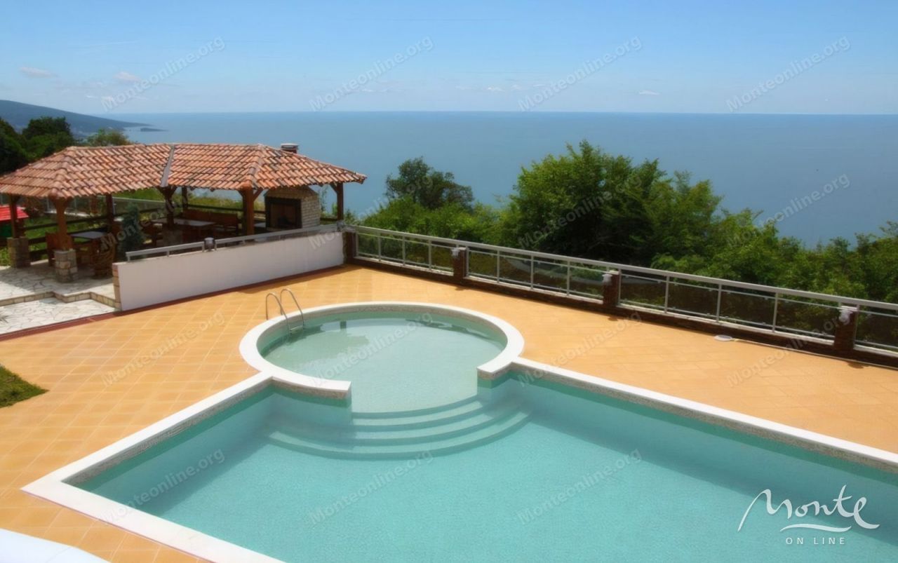 Апартаменты в Добра Воде, Черногория, 241 м² - фото 1