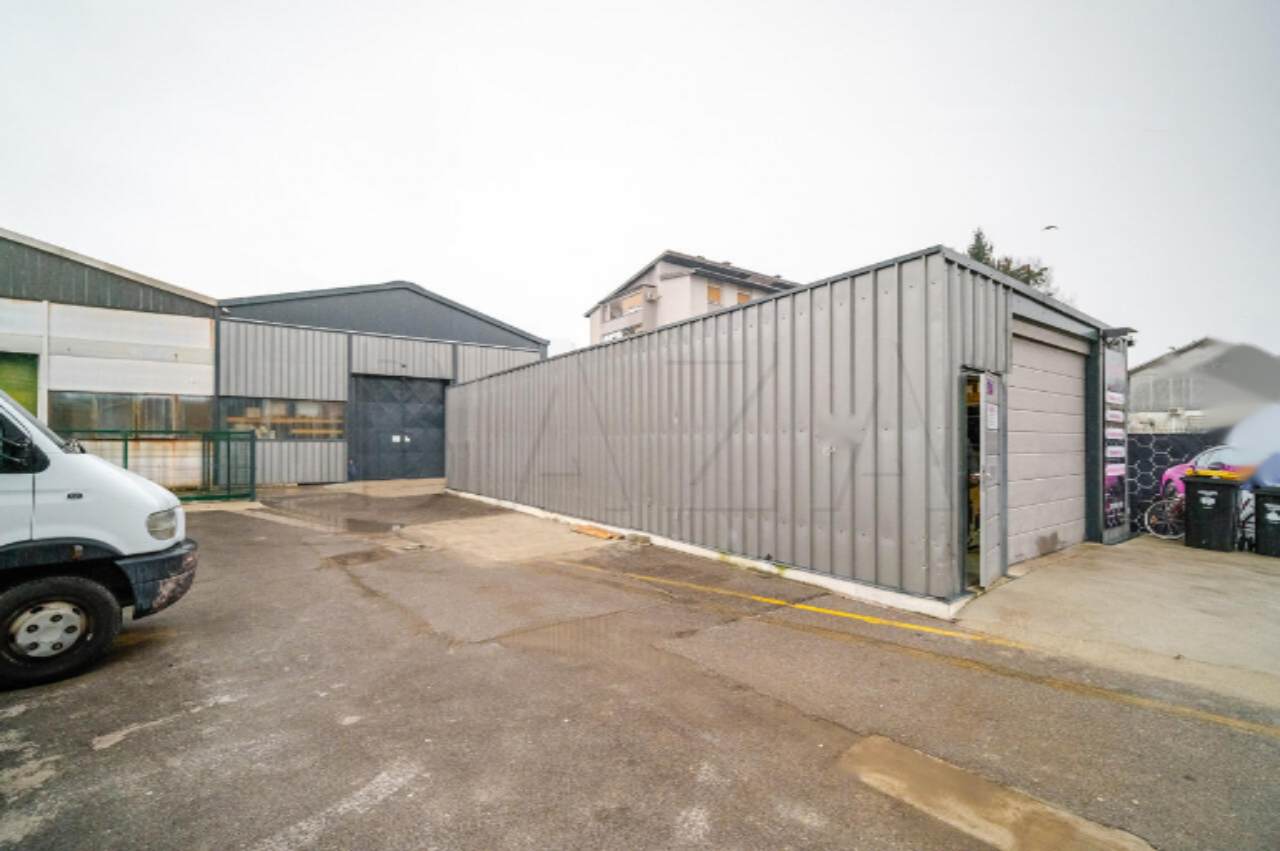 Офис в Любляне, Словения, 90 м² - фото 1