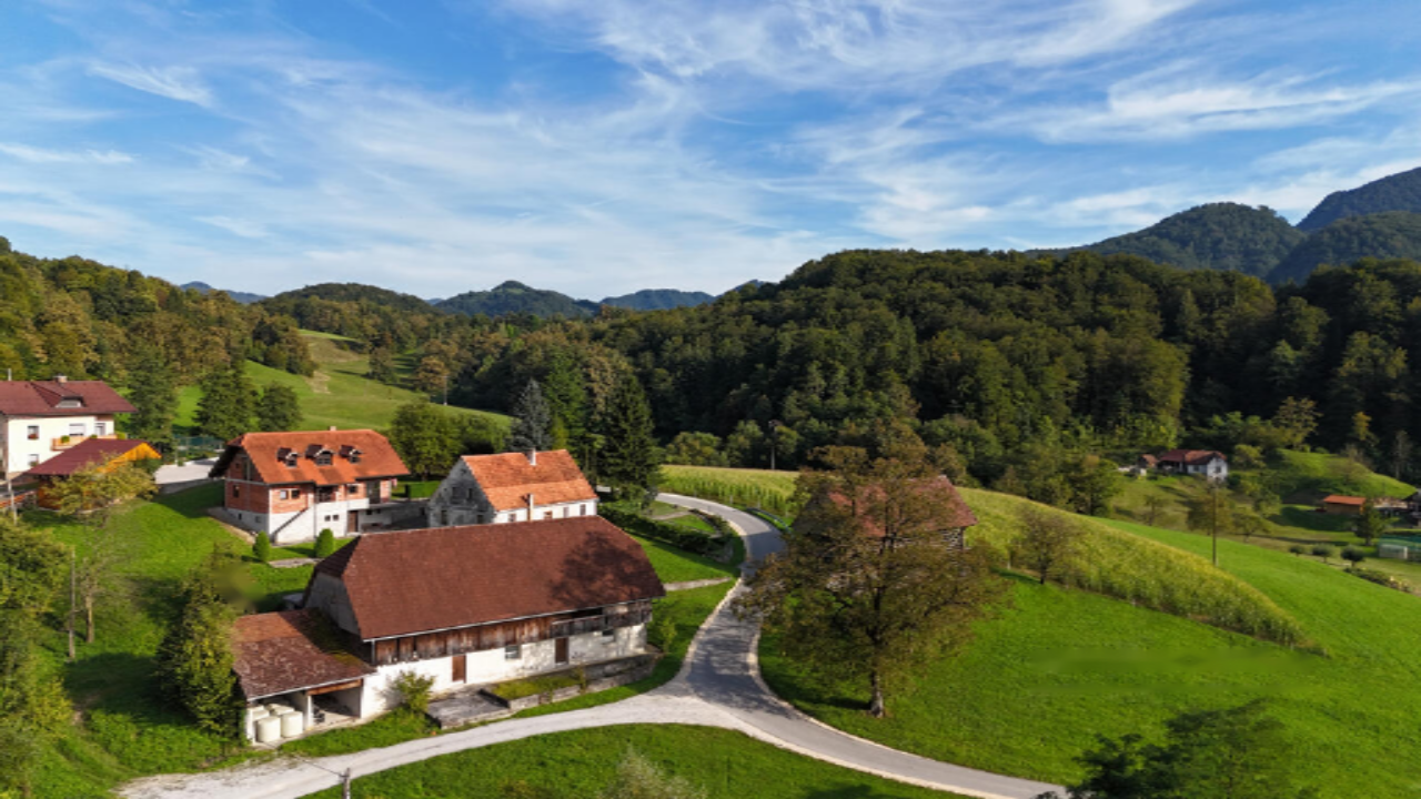 Ферма в Лашко, Словения, 128 500 м² - фото 1