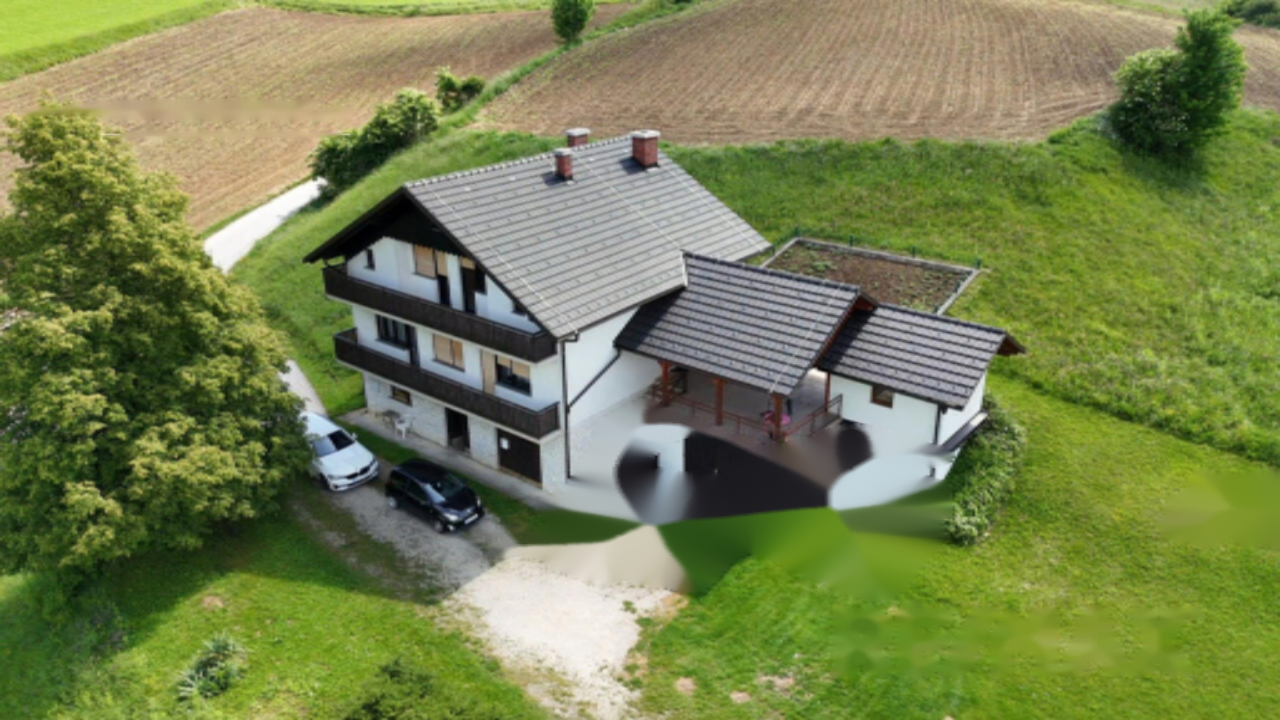 Ферма в Шмарье-при-Елшах, Словения, 80 000 м² - фото 1