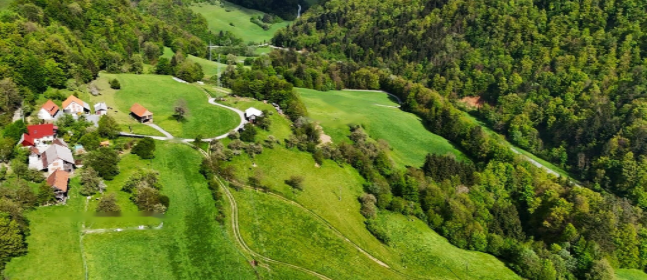 Ферма в Камнике, Словения, 233 861 м² - фото 1