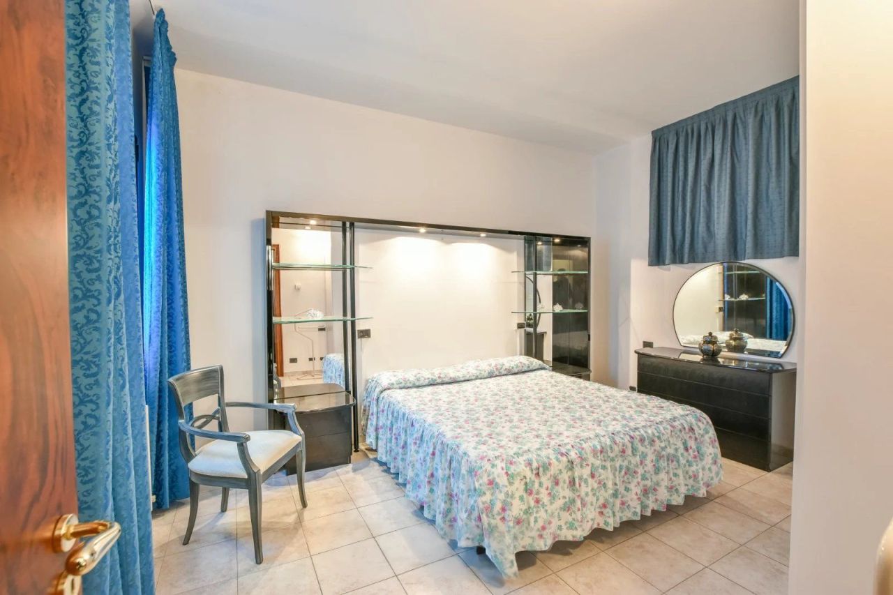 Вилла в Вербании, Италия, 750 м² - фото 8