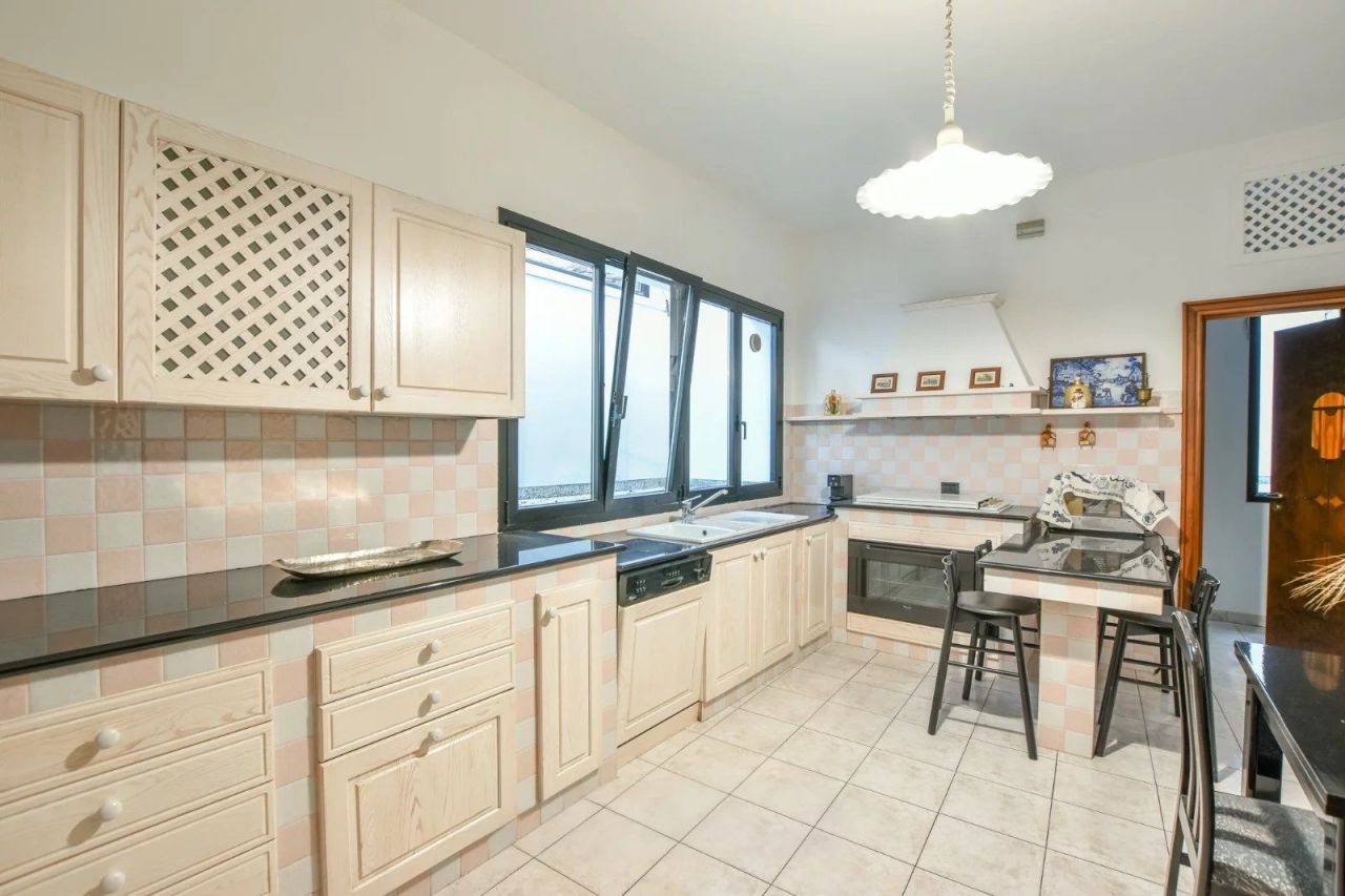 Вилла в Вербании, Италия, 750 м² - фото 7