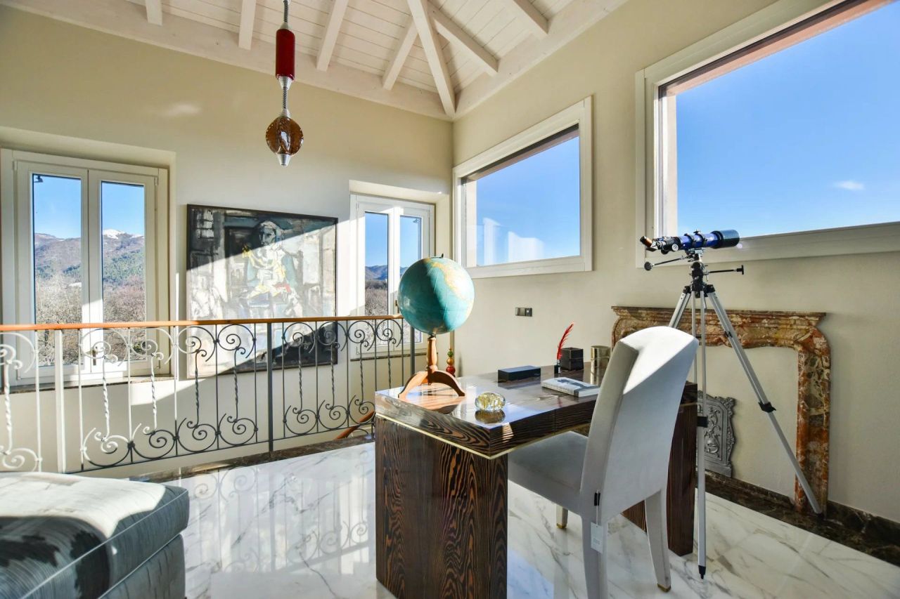 Вилла в Варесе, Италия, 500 м² - фото 7