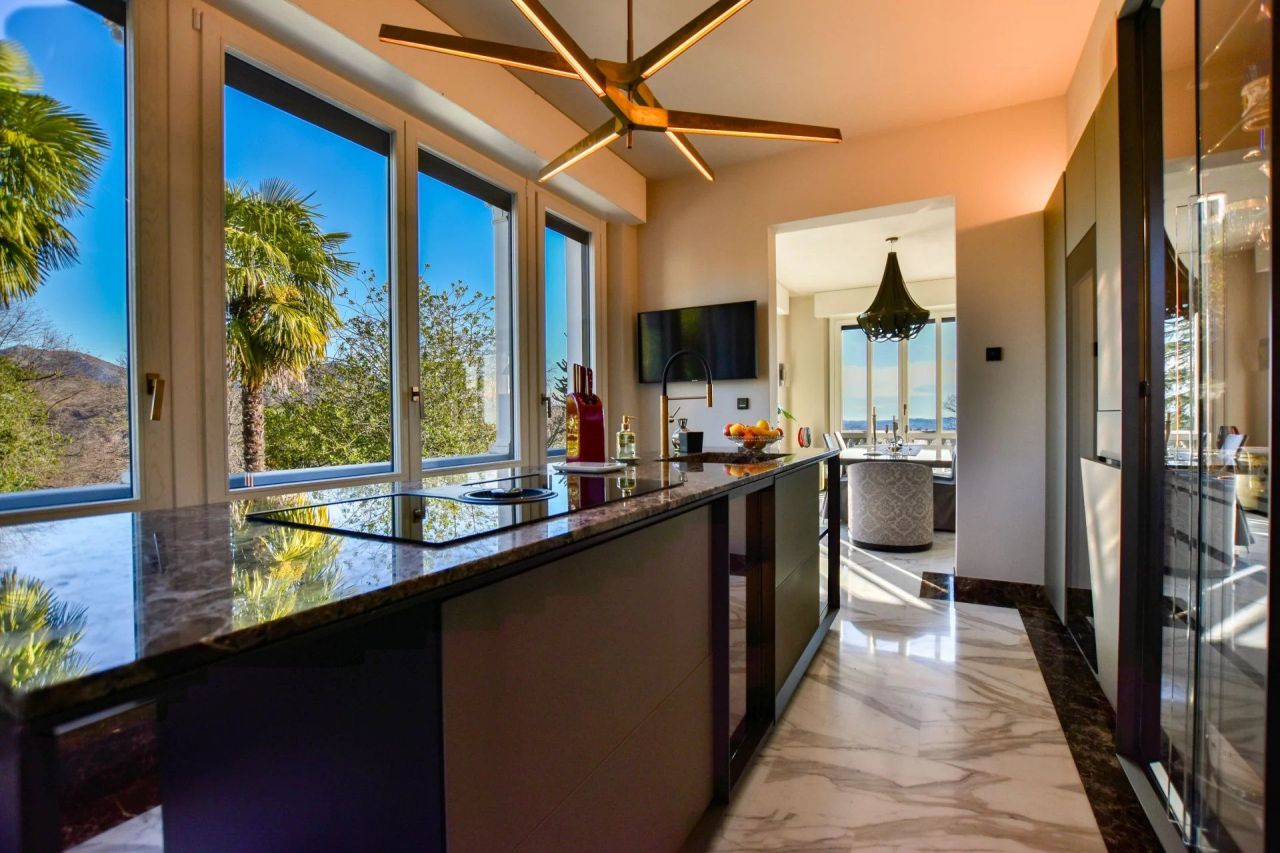 Вилла в Варесе, Италия, 500 м² - фото 14