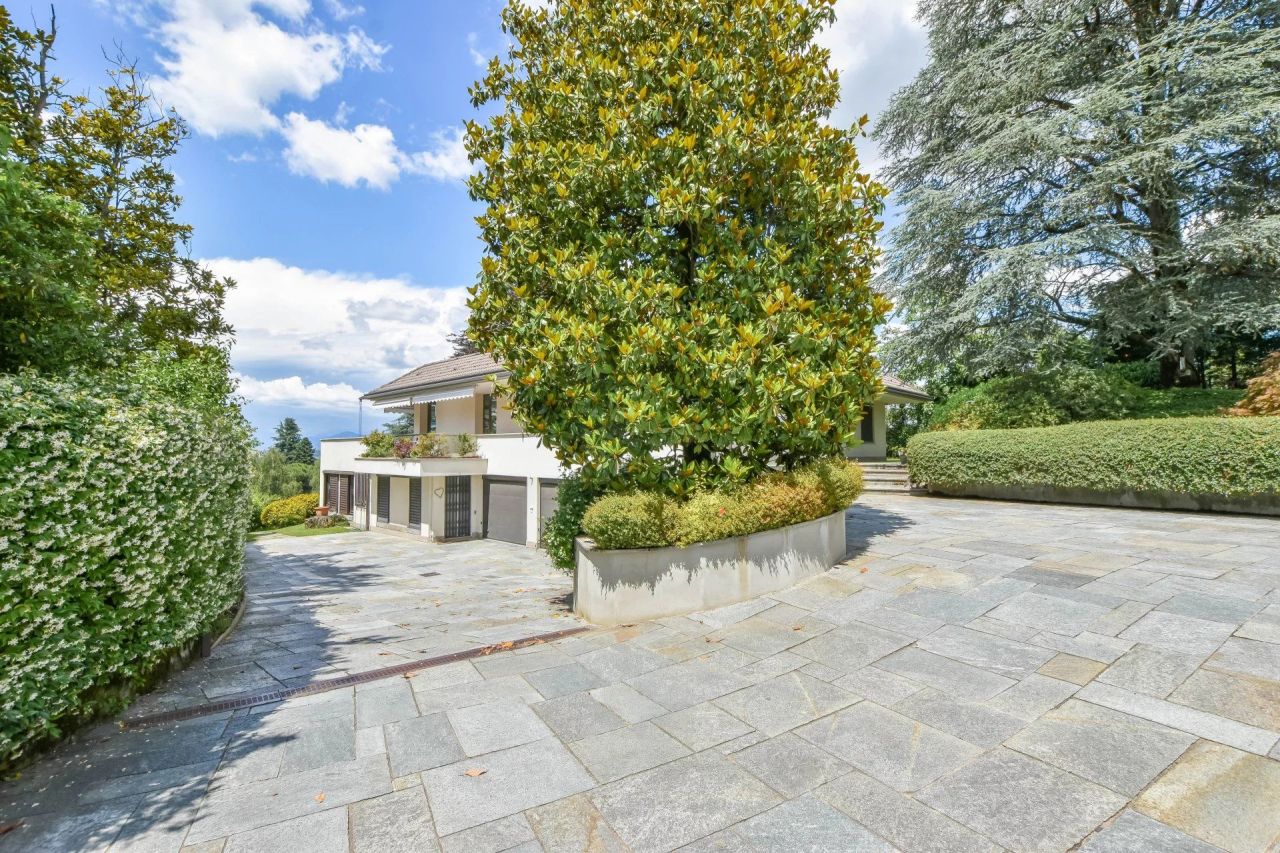 Вилла в Варесе, Италия, 600 м² - фото 2