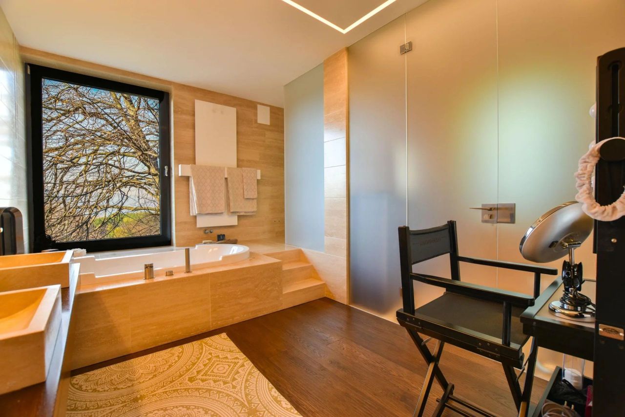 Вилла в Варесе, Италия, 600 м² - фото 5