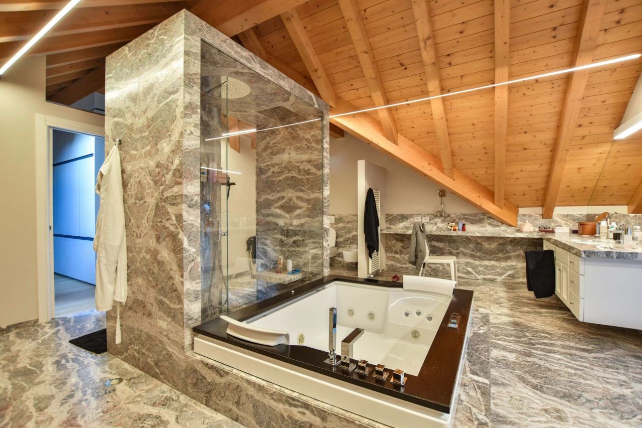 Вилла в Варесе, Италия, 1 087 м² - фото 9