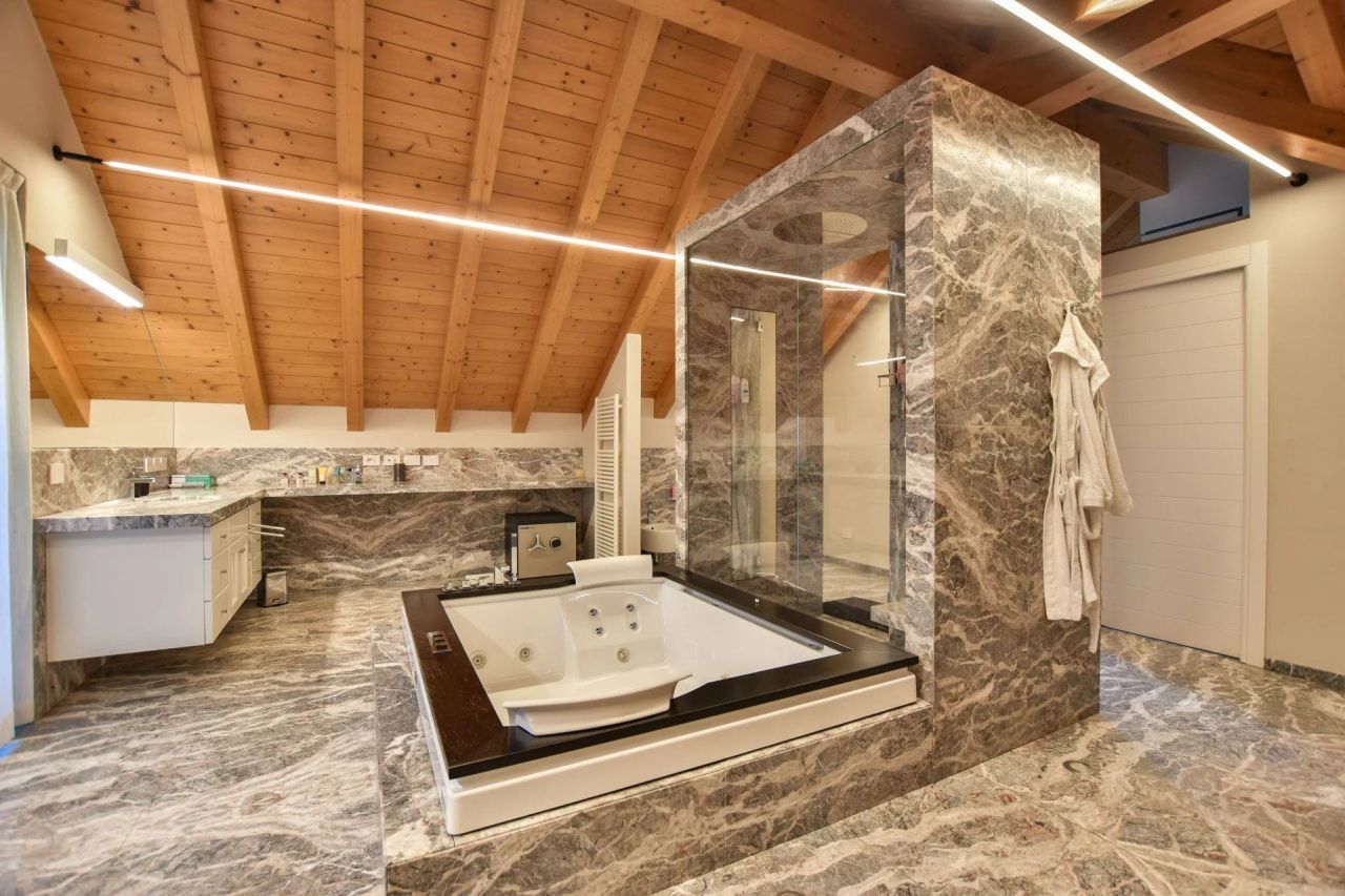 Вилла в Варесе, Италия, 1 087 м² - фото 15