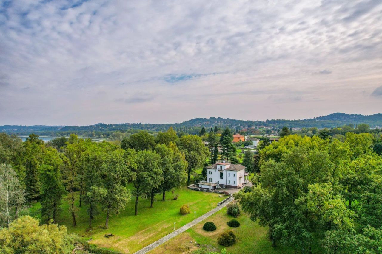 Вилла в Варесе, Италия, 620 м² - фото 3