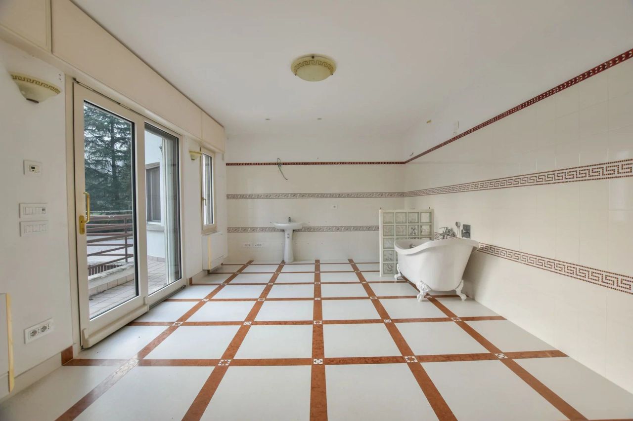 Вилла в Варесе, Италия, 620 м² - фото 16