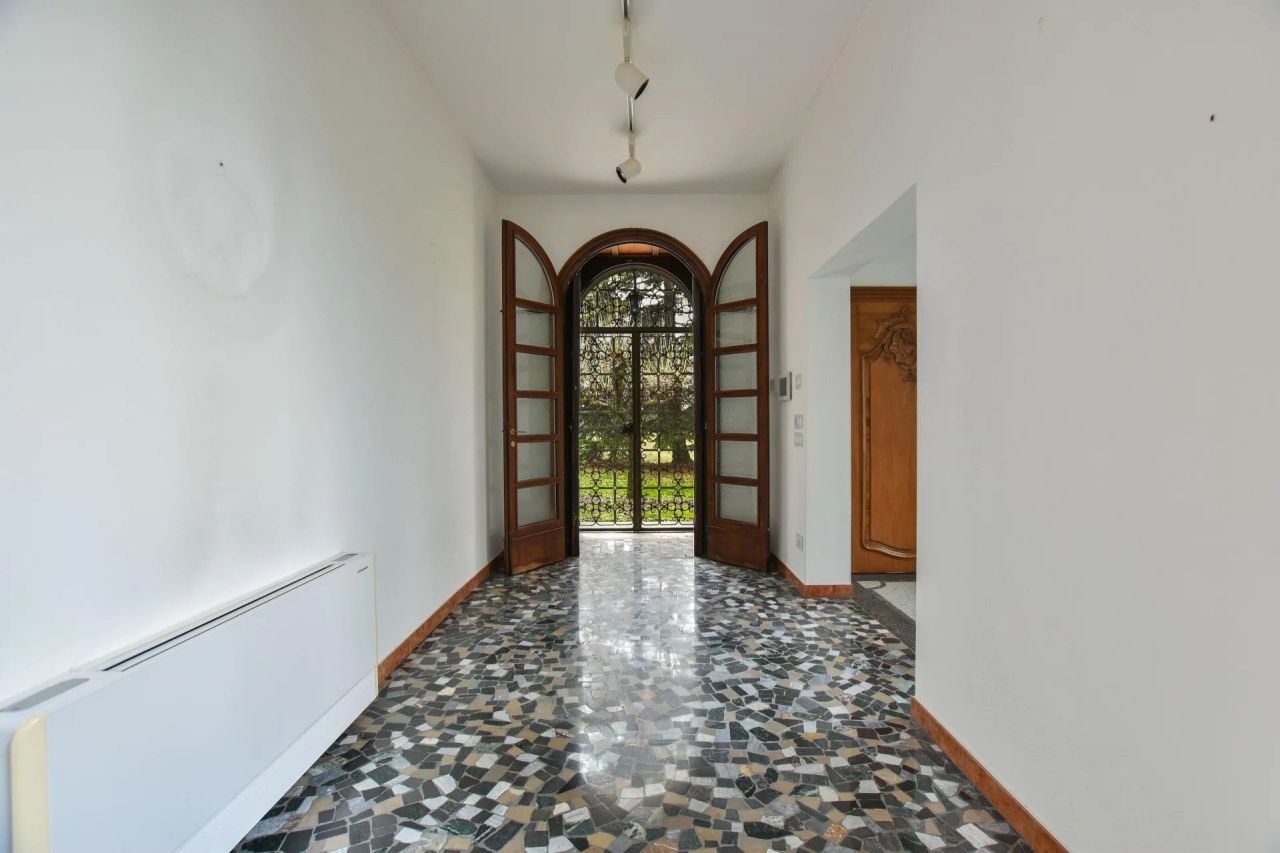 Вилла в Варесе, Италия, 620 м² - фото 12