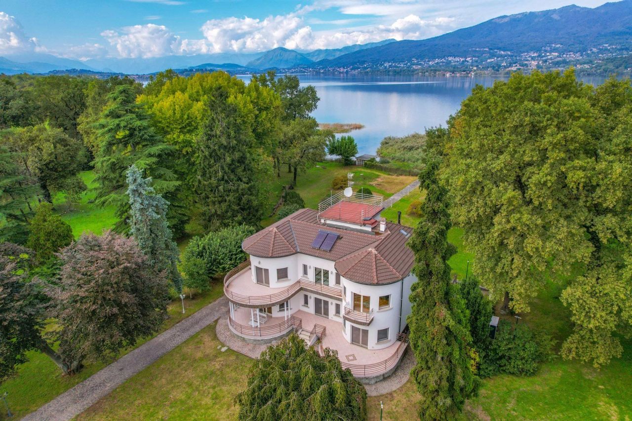 Вилла в Варесе, Италия, 620 м² - фото 1