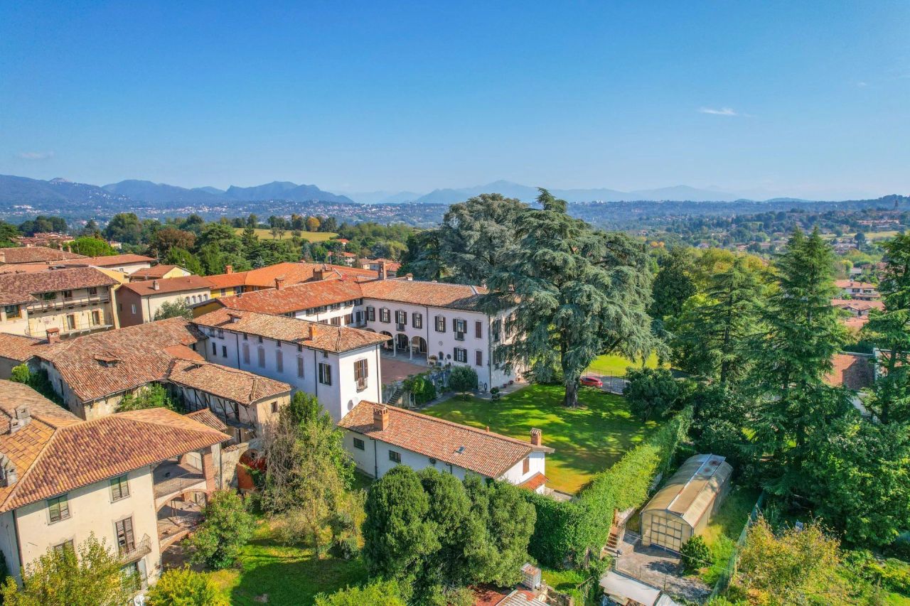 Вилла в Варесе, Италия, 1 200 м² - фото 3