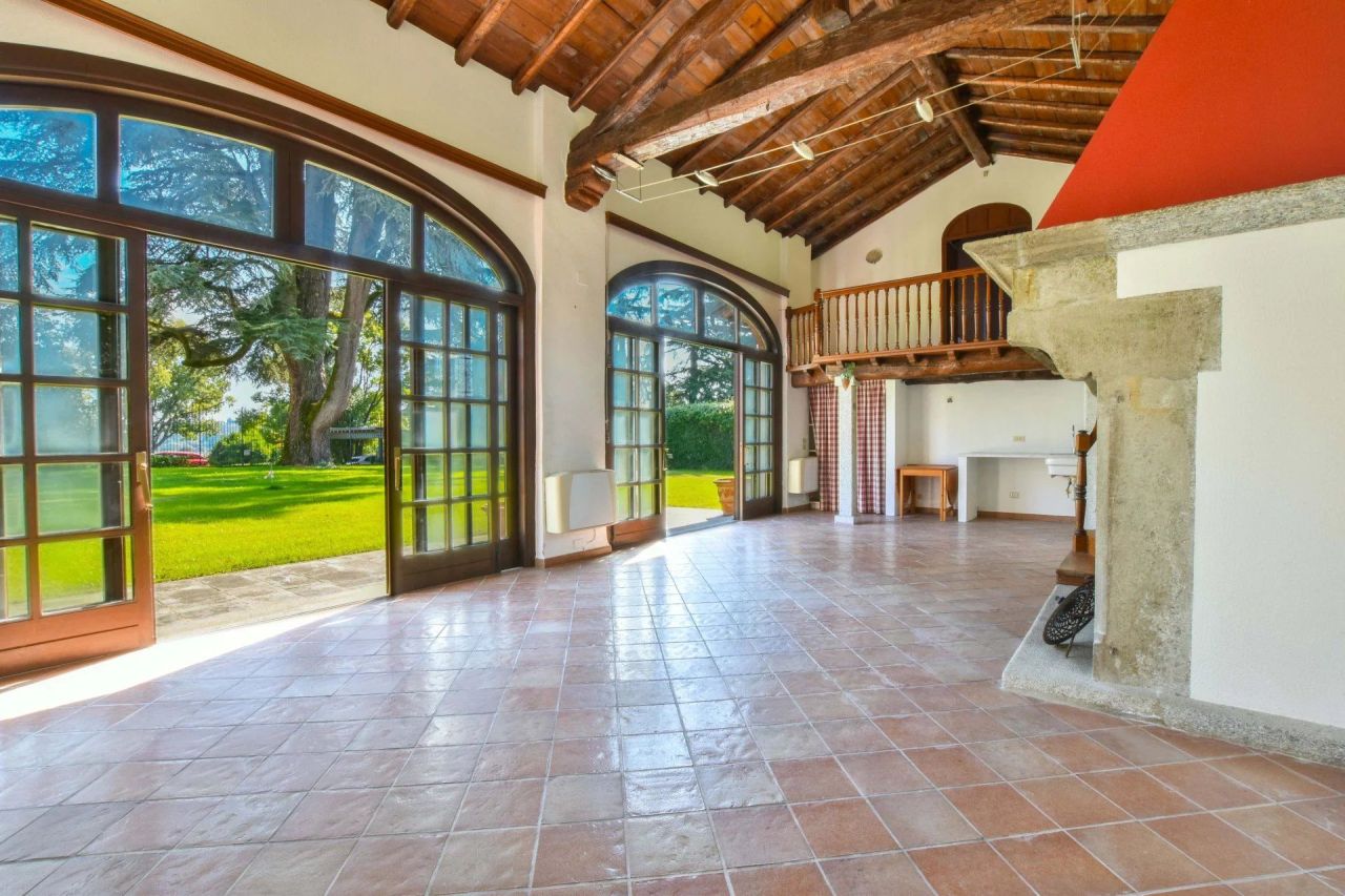 Вилла в Варесе, Италия, 1 200 м² - фото 13