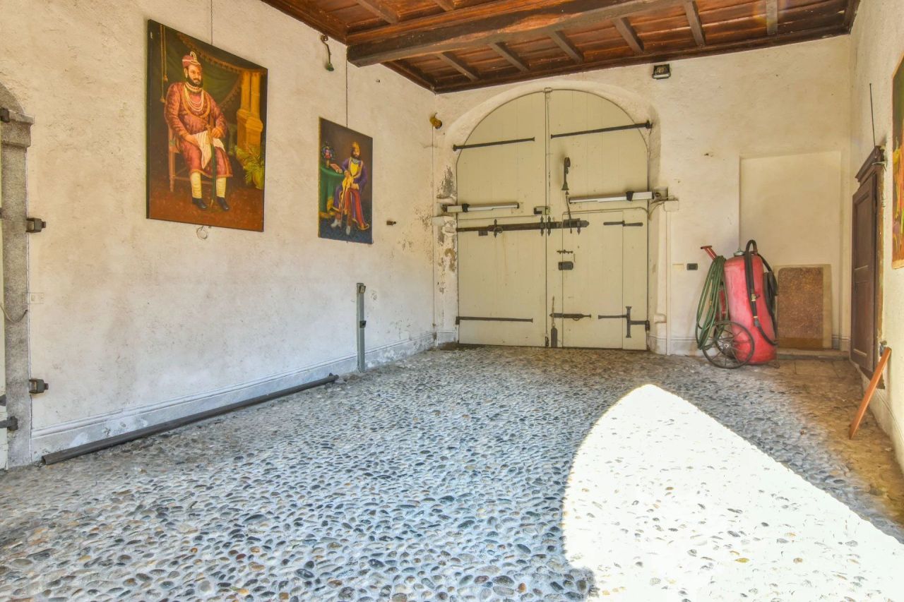 Вилла в Варесе, Италия, 1 200 м² - фото 6