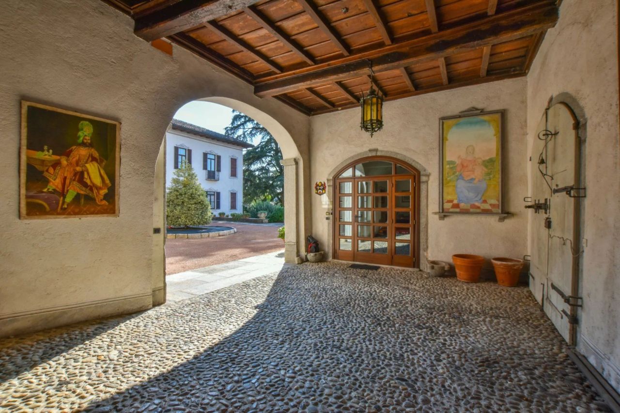 Вилла в Варесе, Италия, 1 200 м² - фото 7