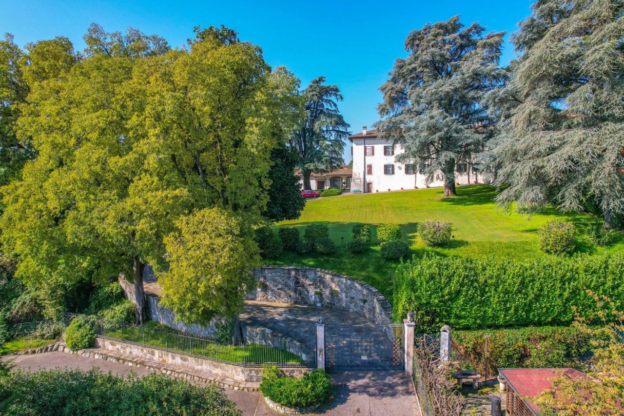 Вилла в Варесе, Италия, 1 200 м² - фото 5