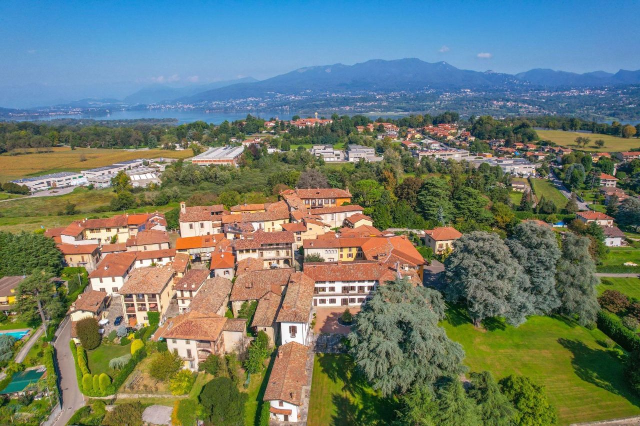 Вилла в Варесе, Италия, 1 200 м² - фото 2