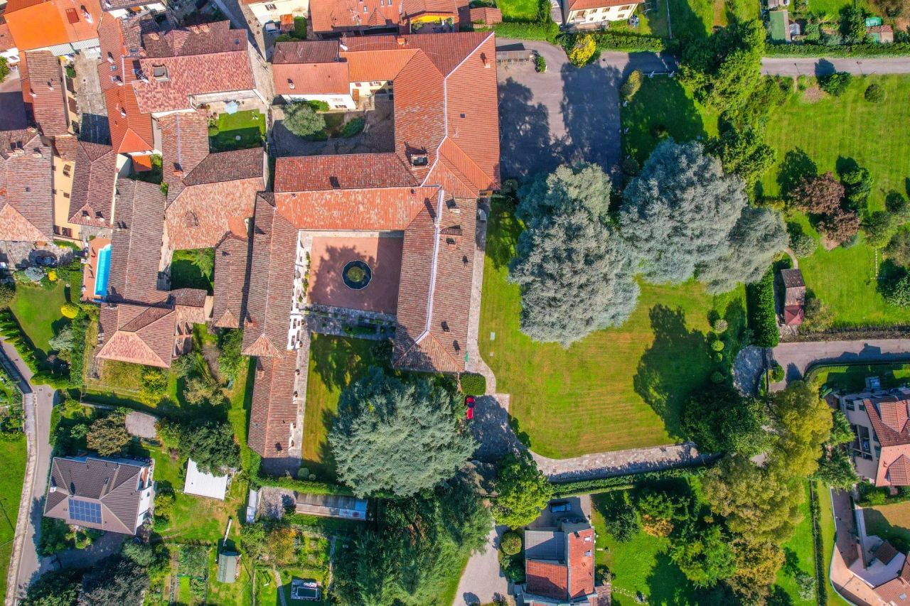 Вилла в Варесе, Италия, 1 200 м² - фото 4